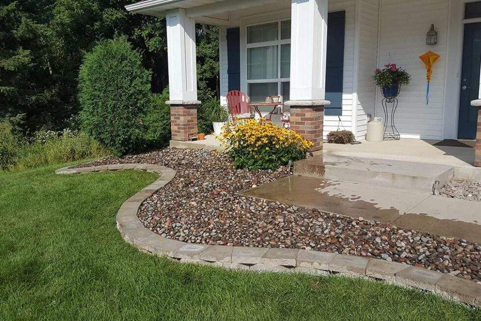 Rock Vs Mulch In Planting Beds Which Is Better? Green Grounds